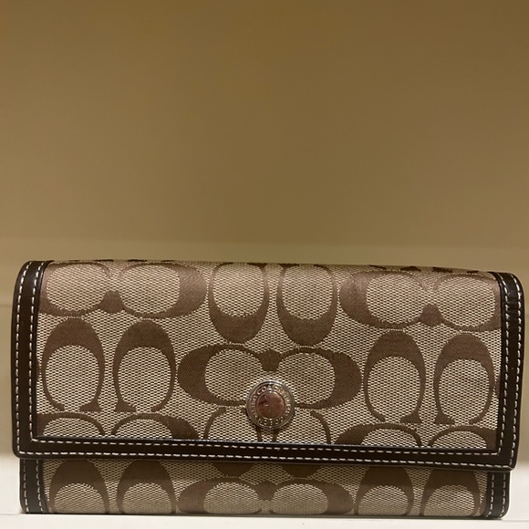 Coach - Picture 1 of 4